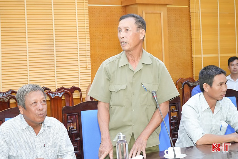 Đại diện các hộ dân trong vùng ảnh hưởng của dự án phát biểu ý kiến.