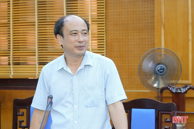 Ông Phạm Văn Tình, Phó Trưởng BQL Khu kinh tế tỉnh phát biểu ý kiến.